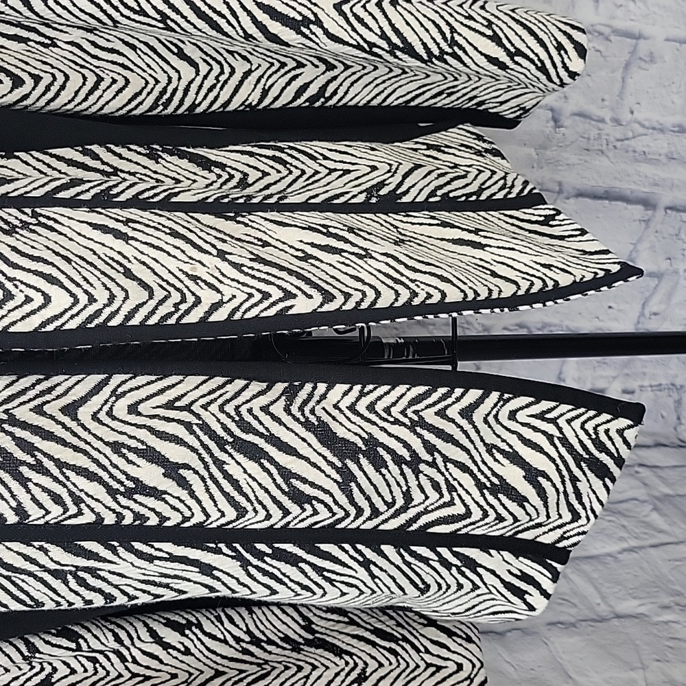CHICO'S Black and White Zebra Print with Black Accents Open Front Jack… - Picture 3 of 8